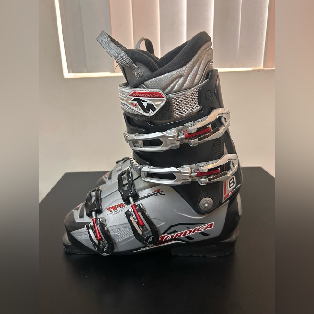 Nordica Men's 7.5/ 25.5 Sportmachine 8 Comfort Fit Flex 65 Ski Boots 295MM